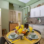 Marina's Bright Getaway - Center House *