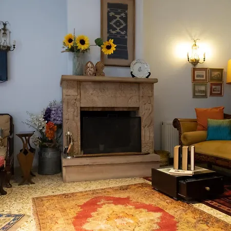 Marina's Bright Getaway - Center House