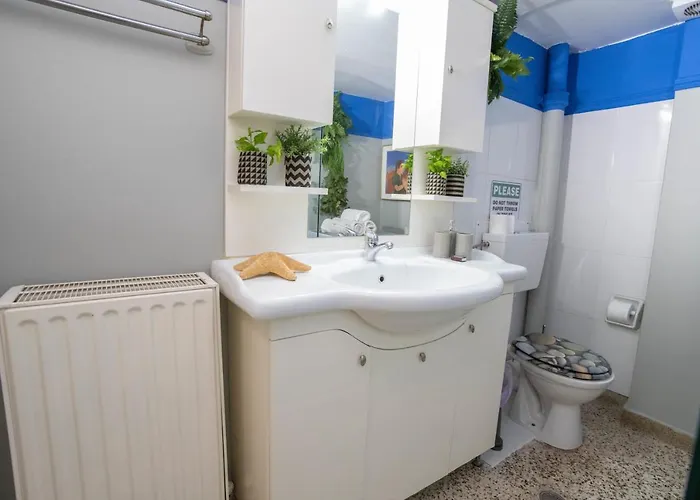 Marina's Bright Getaway - Center House *