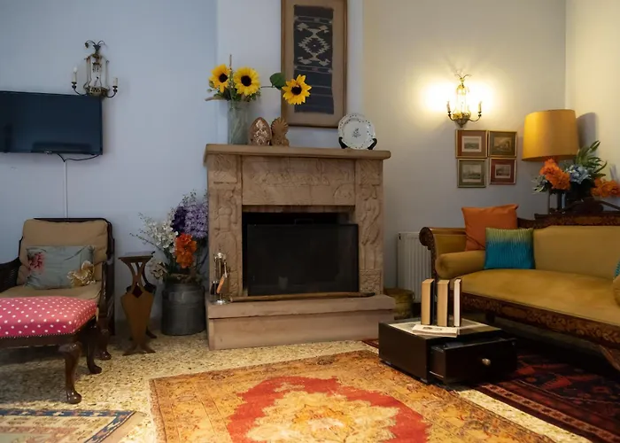 Marina's Bright Getaway - Center House