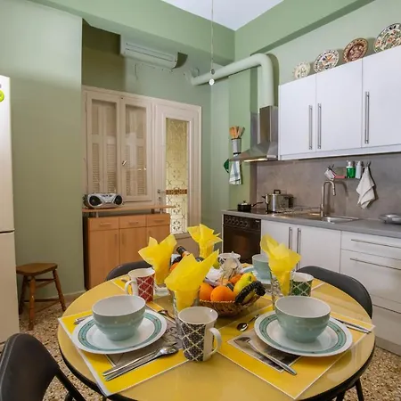 Marina's Bright Getaway - Center House *