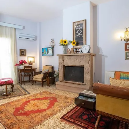 Marina's Bright Getaway - Center House Daire *