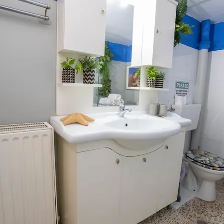 Marina's Bright Getaway - Center House *