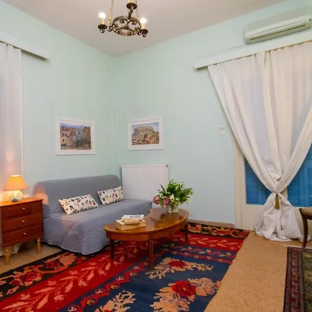 Apartment Marina's Bright Getaway - Center House *