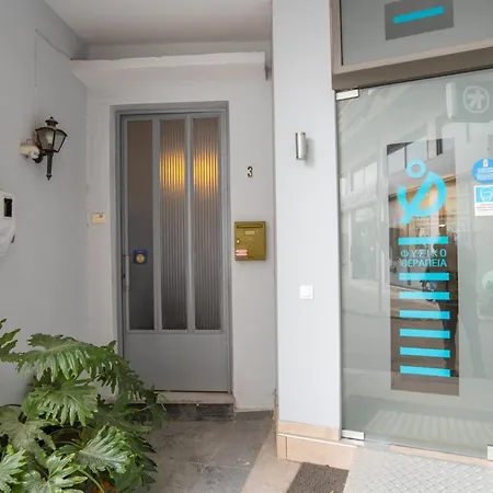 Daire Marina's Bright Getaway - Center House