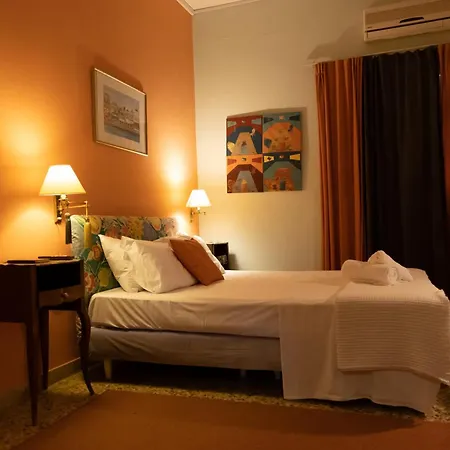 Marina's Bright Getaway - Center House Daire