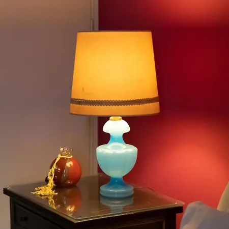 Daire Marina's Bright Getaway - Center House Anabolu