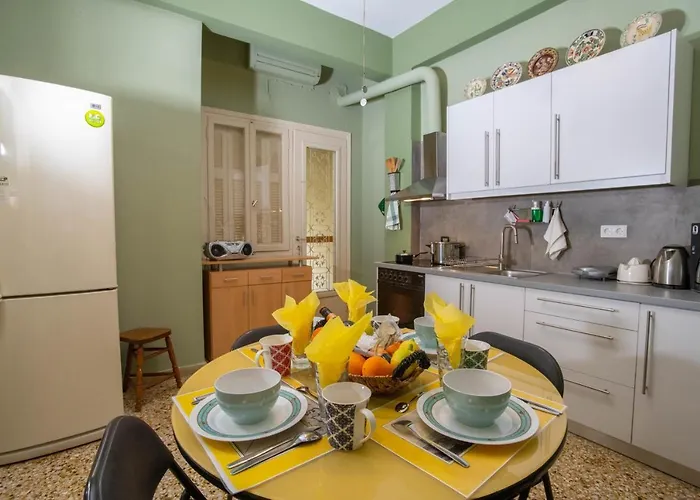 Marina's Bright Getaway - Center House *