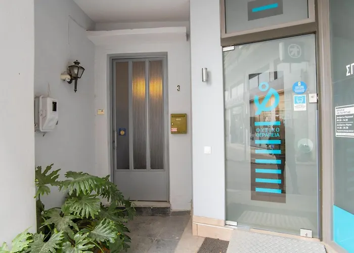 Апартаменты Marina's Bright Getaway - Center House