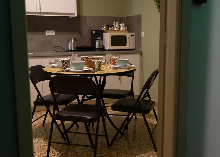 Marina's Bright Getaway - Center House *