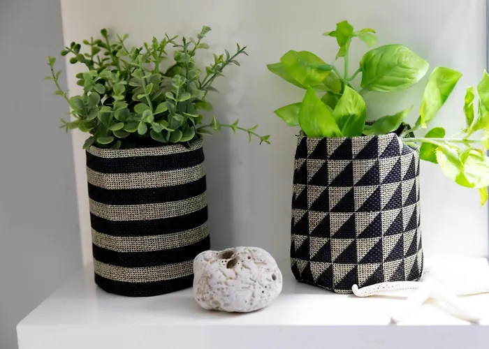 Marina's Bright Getaway - Center House Lägenhet